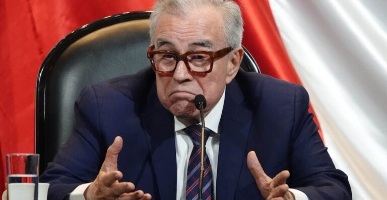 Gobernador de Sinaloa admite “encuentros” entre autoridades y grupos criminales… luego se desdice
