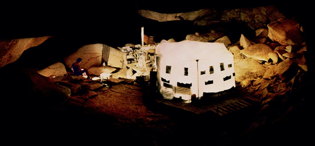 Michel Siffre y el descubrimiento del tiempo humano: Un experimento en la oscuridad 4 Michel Siffre y el Descubrimiento del Tiempo Humano: Un Experimento en la Oscuridad