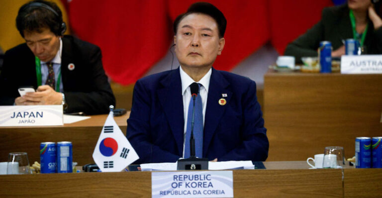Oposición en Corea del Sur pide destitución del presidente por declarar Ley Marcial