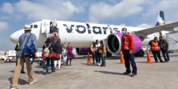 Pasajero intenta desviar vuelo de Volaris hacia Estados Unidos y es detenido