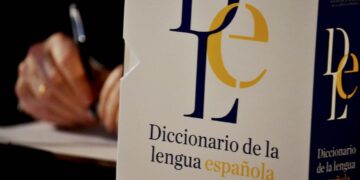 RAE anuncia novedades a su diccionario: “Tuitear”, “zona de confort”, “voto de castigo”, “espóiler”…