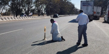 Llevan a sacerdote a bendecir la México-Querétaro para evitar accidentes y asaltos