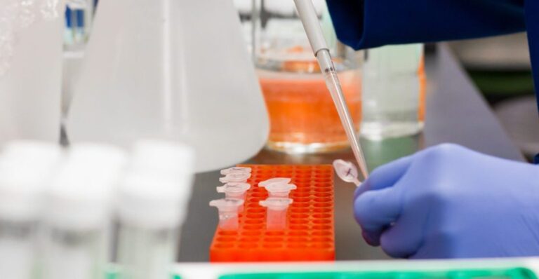 Virus en paciente presenta mutación nunca antes vista en Estados Unidos