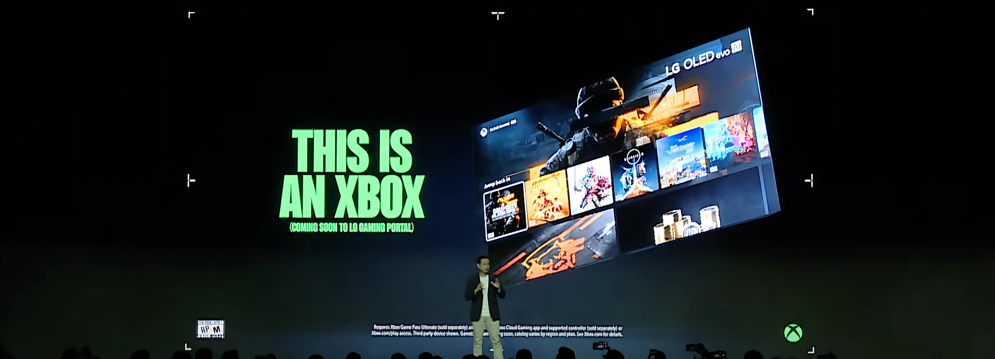 Pantalla que muestra el mensaje "This is an Xbox" durante la presentación de LG y Xbox en CES 2025, destacando la integración del Portal de juegos en los televisores LG OLED evo.
