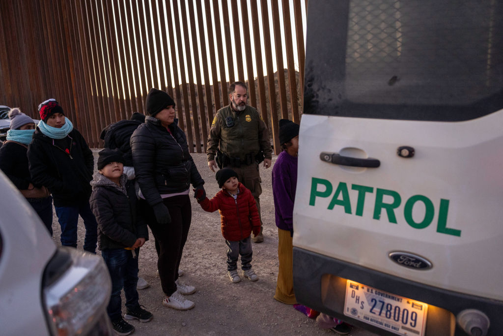 Administración de Trump realizará redadas masivas de migrantes en Chicago