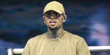 Chris Brown demanda a Warner Bros Discovery por 500 millones de dólares