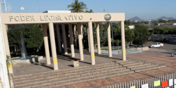 Dejan cadáver de exjefe de Policía estatal frente al Congreso de Sinaloa