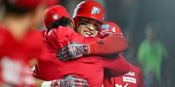 Diablos Rojos del México llegan a la Bolsa Mexica de Valores