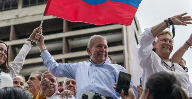 Gobierno de Venezuela ofrece recompensa por el líder opositor Edmundo González