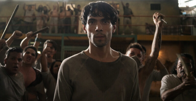 Mira a Diego Calva en el trailer de ‘Celda 211’, la nueva serie de Netflix