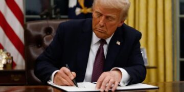 Trump firma órdenes ejecutivas contra Golfo de México, Acuerdo de París, OMS… y más