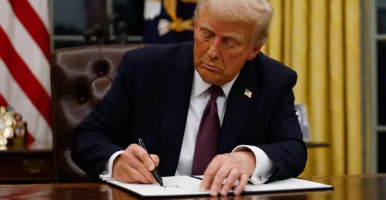 Trump firma órdenes ejecutivas contra Golfo de México, Acuerdo de París, OMS… y más