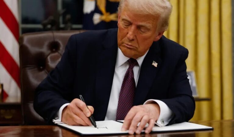 Trump firma órdenes ejecutivas contra Golfo de México, Acuerdo de París, OMS… y más