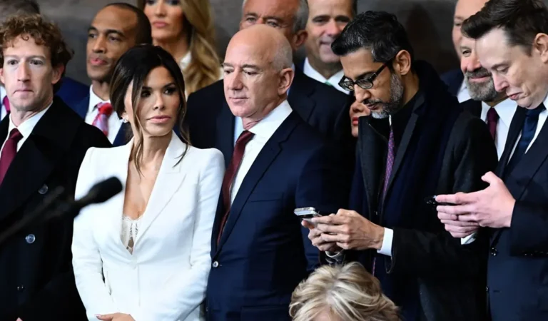 Zuckerberg, Bezos, Tim Cook y los otros multimillonarios tecnológicos que asistieron a la inauguración de Trump