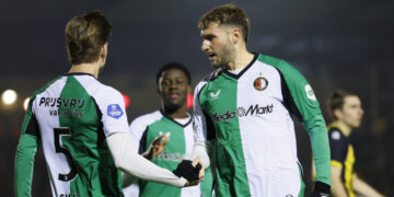 ¡Chulada! Checa el gol de Santi Giménez en la Copa de Países Bajos con Feyenoord