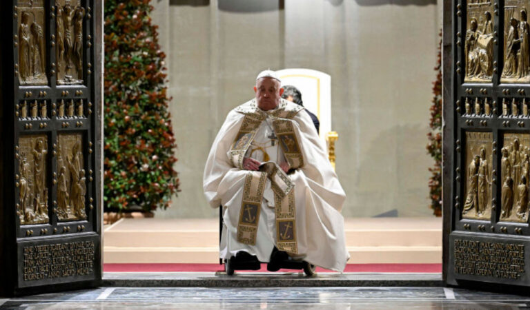Estado de salud del papa Francisco es crítico; ahora presenta una insuficiencia renal leve