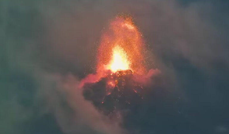 Evacuan a cientos de familias por erupción de Volcán de Fuego en Guatemala Evacuan a cientos de familias por erupción de Volcán de Fuego en Guatemala