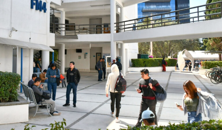 Tras un mes, reanudan clases presenciales en la BUAP
