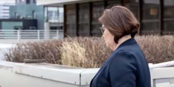 Ministra de Infancia y admite que tuvo hijo con un menor...