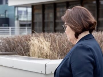 Ministra de Infancia y admite que tuvo hijo con un menor...