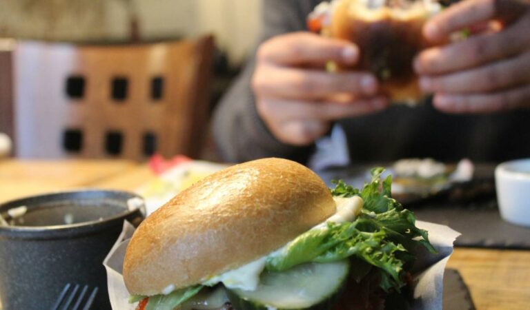 Las “excusas para comer carne” son predecibles y erróneas, según un estudio