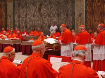 así comienza el ritual secreto del Cónclave