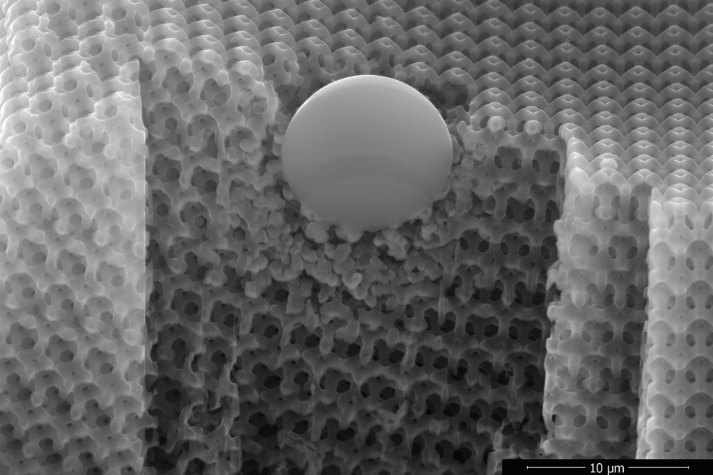 Desarrollan un material ultraligero que resiste impactos supersónicos 2 Desarrollan un material ultraligero que resiste impactos supersónicos