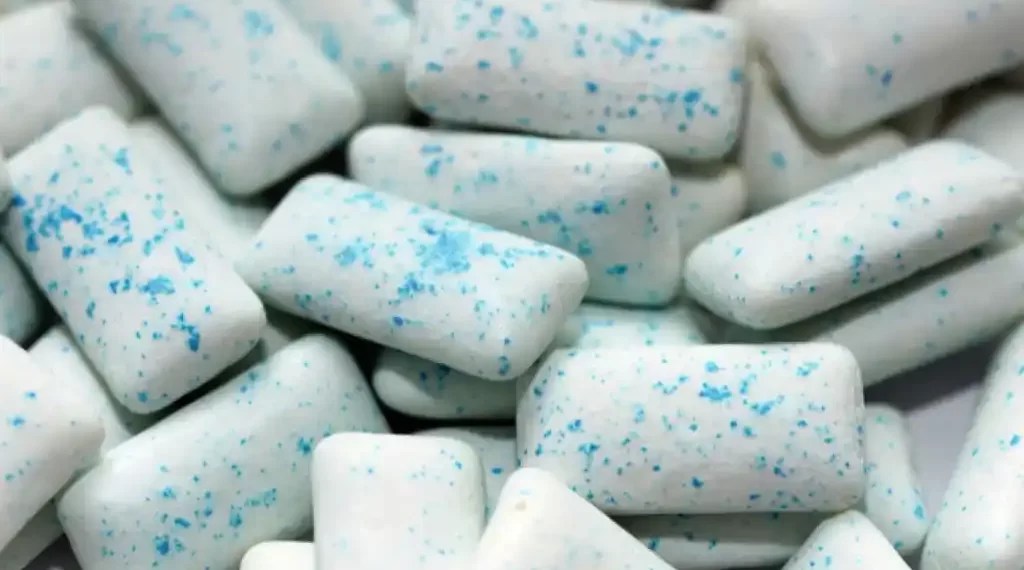 Masticar chicle podría aumentar tu exposición a microplásticos, revela un estudio piloto 1 Masticar chicle podría aumentar tu exposición a microplásticos, revela un estudio piloto