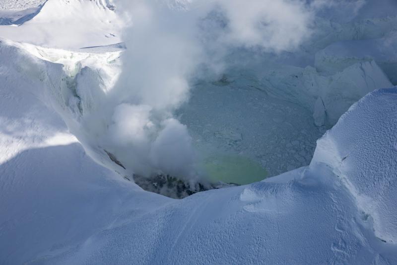 Caos en EE. UU. mientras Alaska se prepara para la erupción del monte Spurr: hasta las mascotas llevan mascarillas de gas 1 erupción - erupción