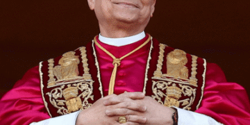 León XIV: quién es el nuevo papa Robert Francis Prevost y en qué se diferencia del papa Francisco