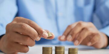 ¿Qué deducciones se toman en cuenta para calcular el salario neto?
