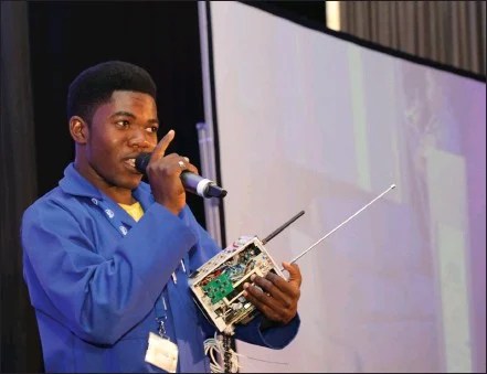 El joven inventor olvidado que desarrolló un celular sin SIM y que no necesitaba saldo