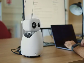 Este es «Reachy Mini», el robot de escritorio que busca democratizar la robótica